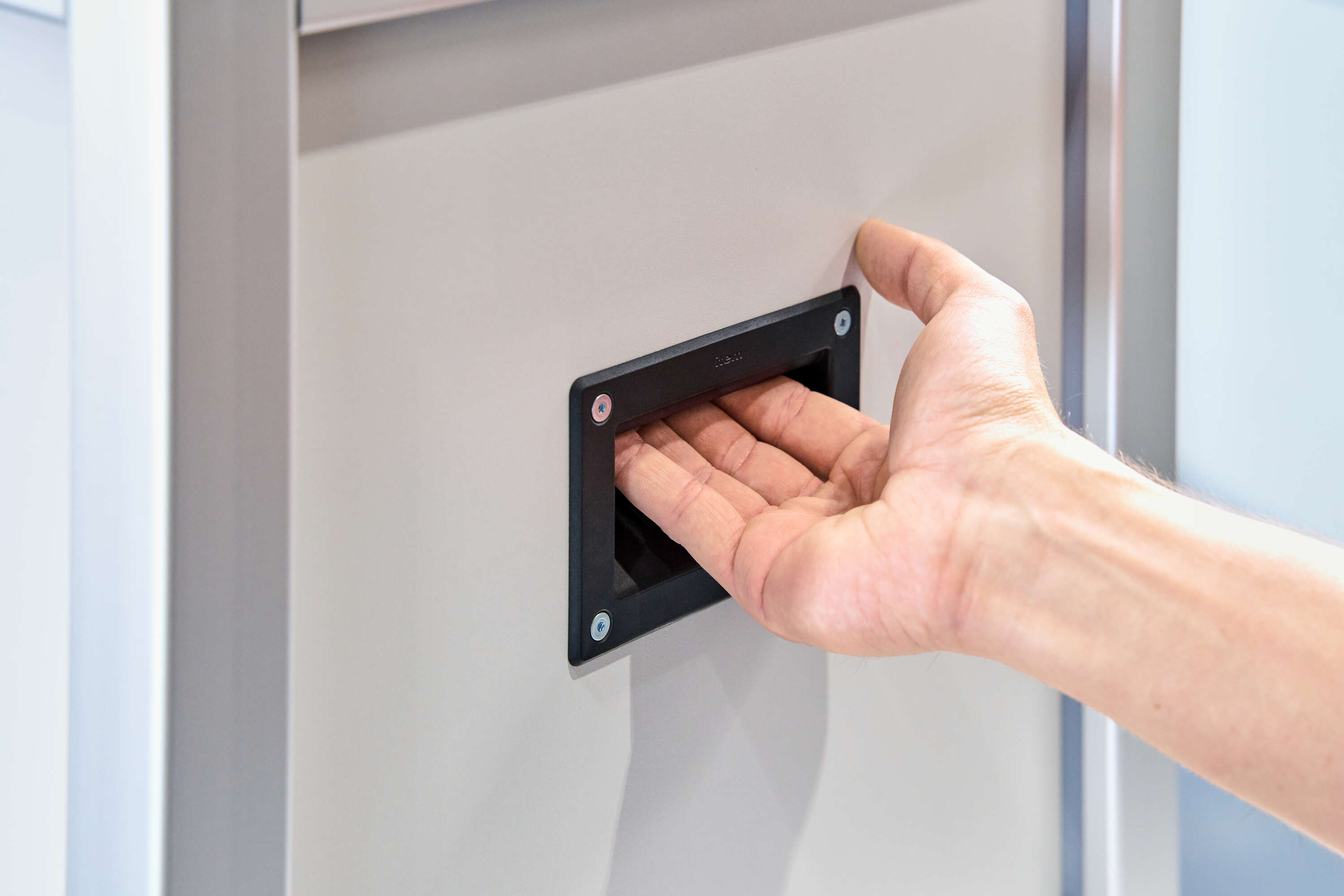 Recessed Grip D50